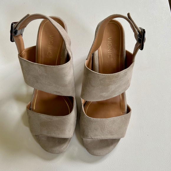 Vionic Women's Sandals in Cream and Tan - Picture 6 of 8
